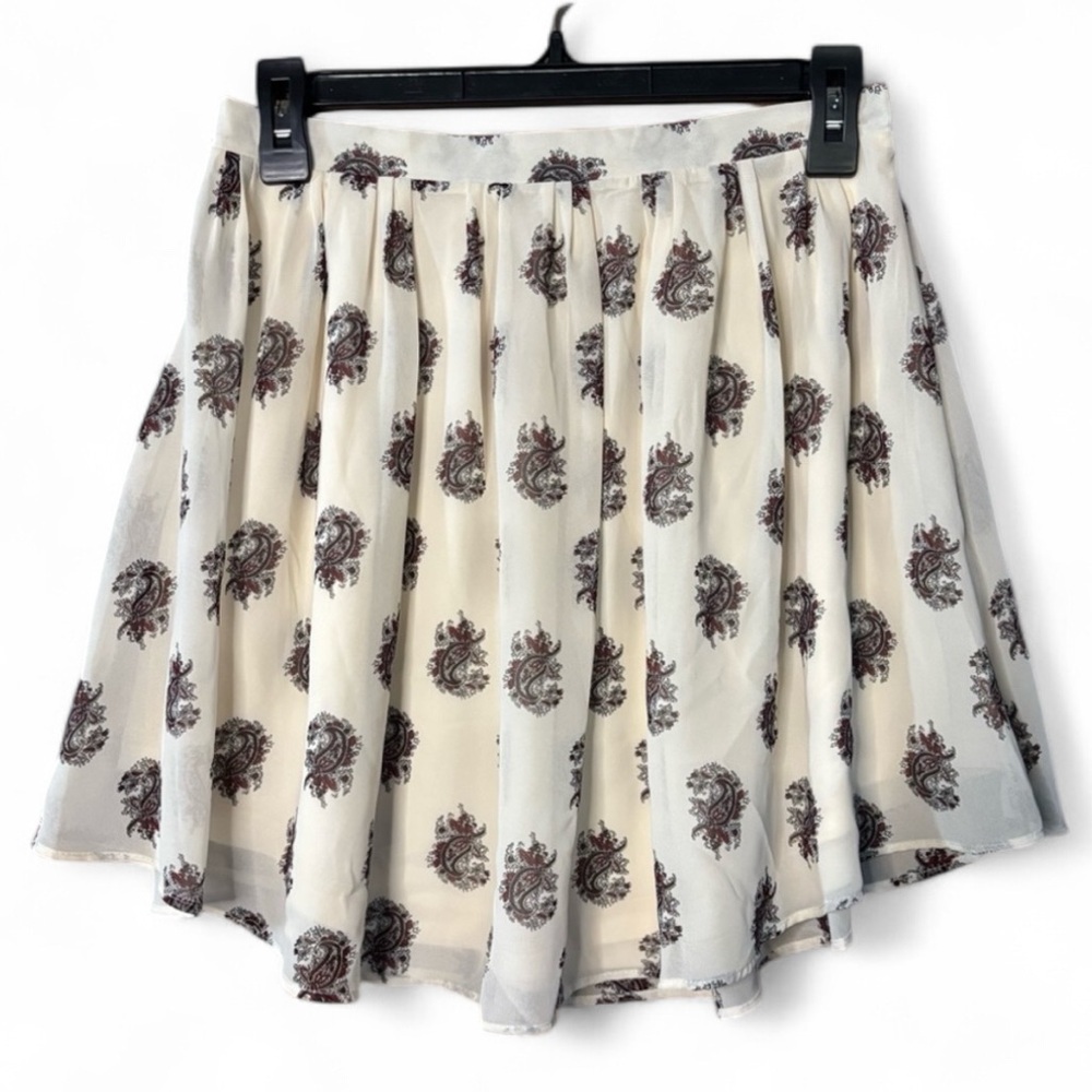 H&M Cream Paisley Print Pleated Mini Skirt – Size Small (Fall Fit)🍂🍁